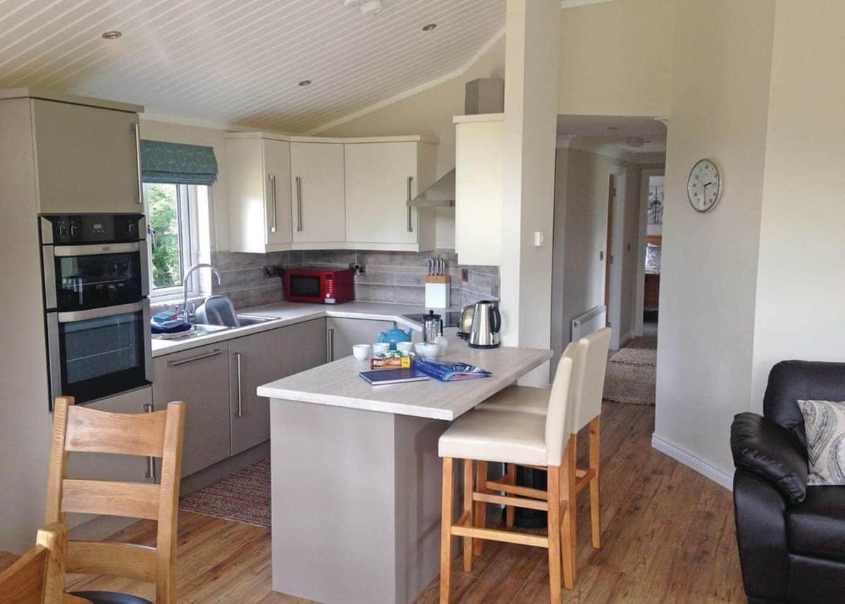 Langmere Lakes Lodges Hainford المظهر الخارجي الصورة