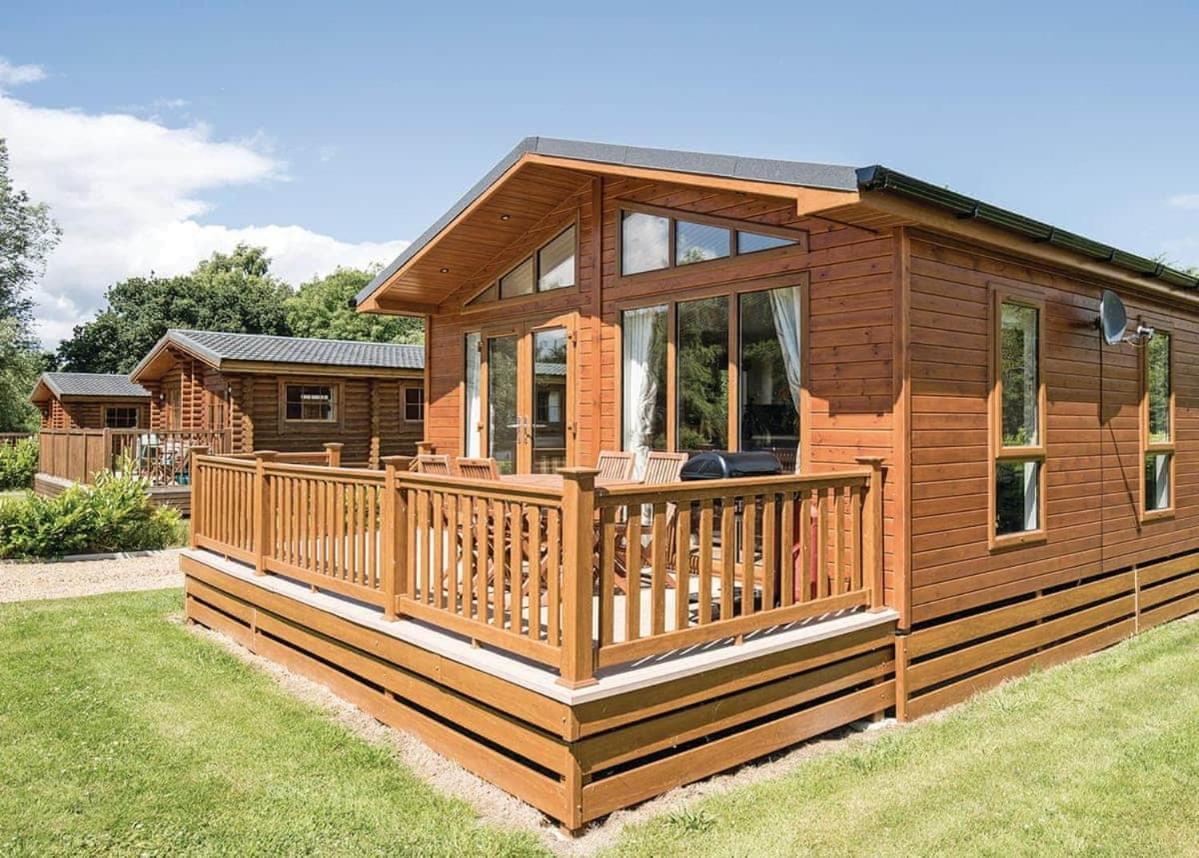 Langmere Lakes Lodges Hainford المظهر الخارجي الصورة