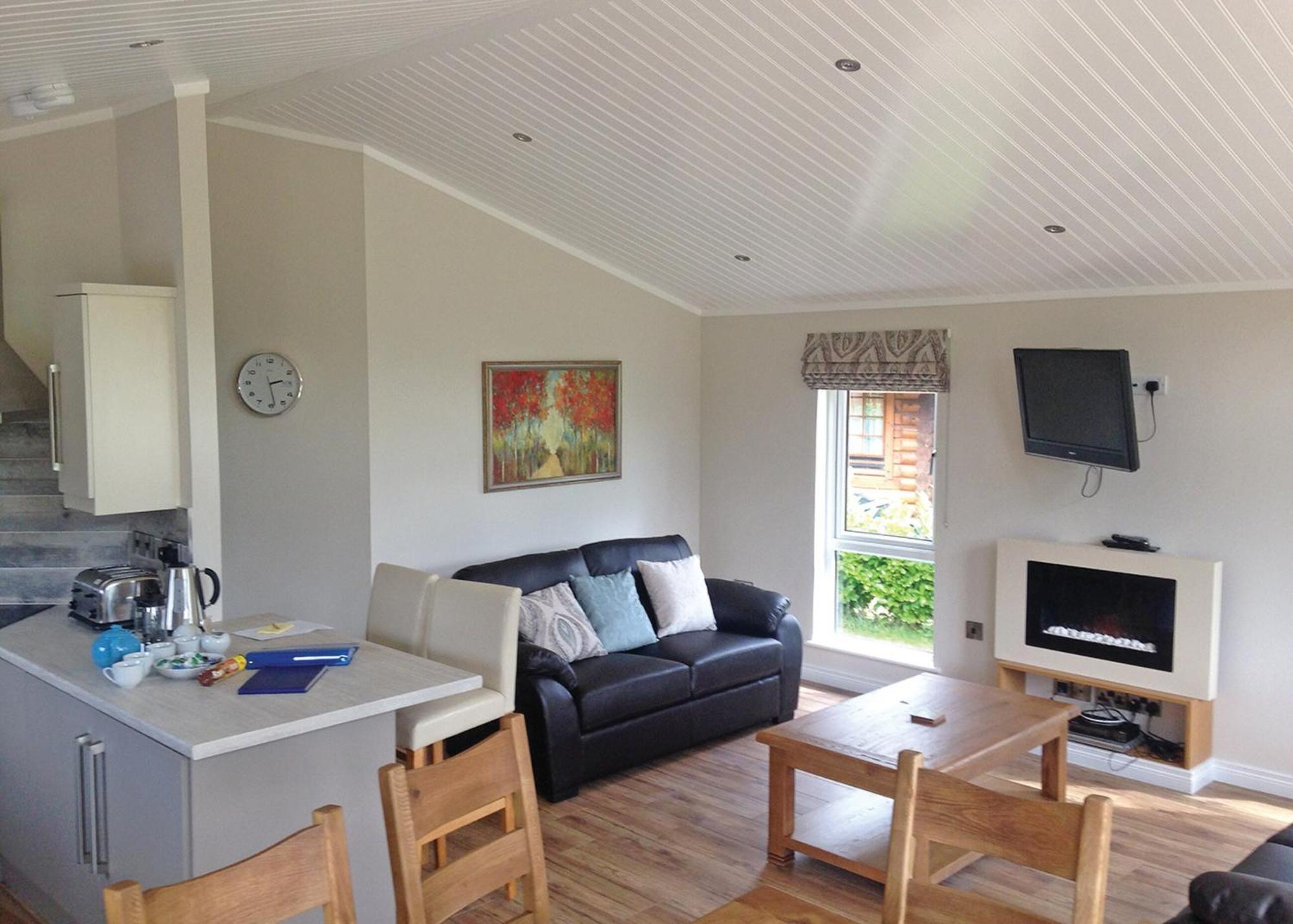 Langmere Lakes Lodges Hainford الغرفة الصورة