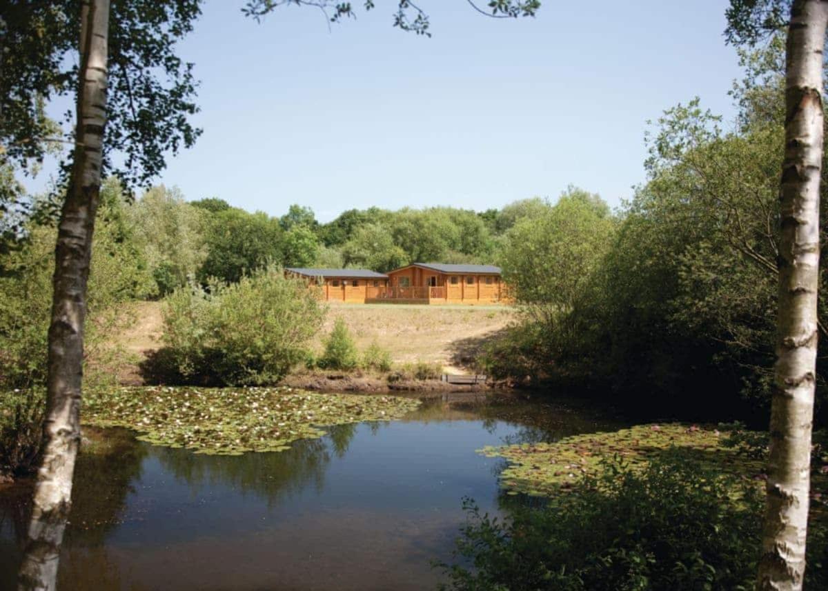 Langmere Lakes Lodges Hainford المظهر الخارجي الصورة